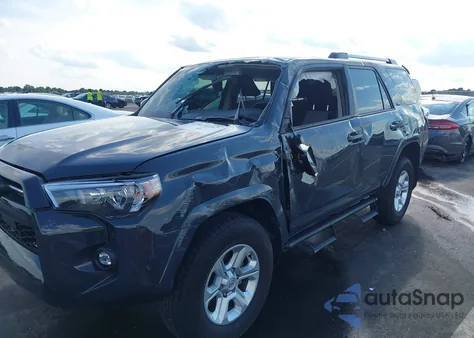 2024 Toyota 4Runner Sr5 z USA, uszkodzony, nr VIN JTEMU5JR1R6307831